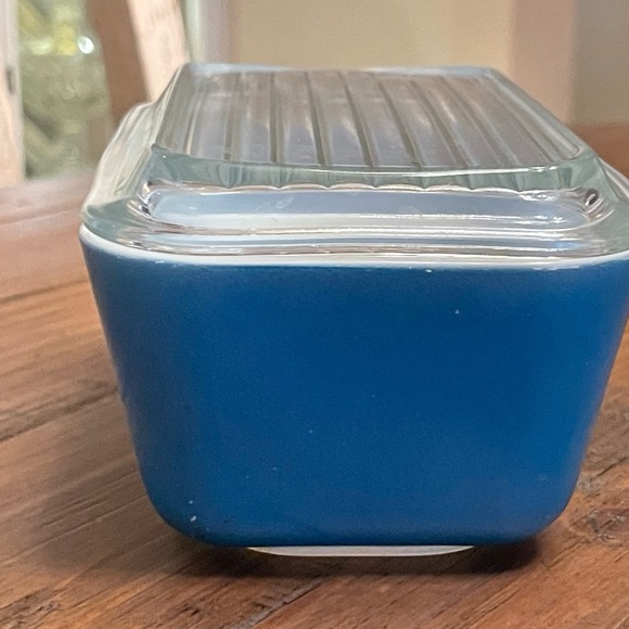 Pyrex Refrigerator Blue Dish with lid - Picture 2 of 6